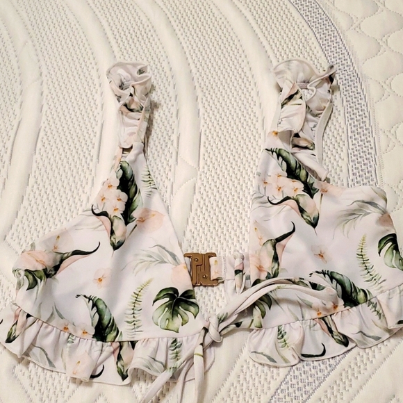 Floral 2pc bikini set, from PRIV Collections - Picture 2 of 5